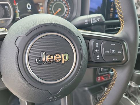 Certified 2025 Jeep Gladiator Sport image 26