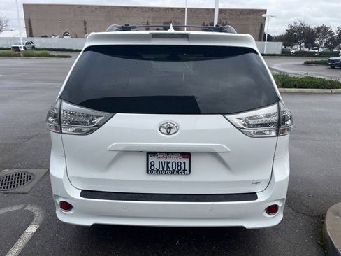 Used 2019 Toyota Sienna SE image 6