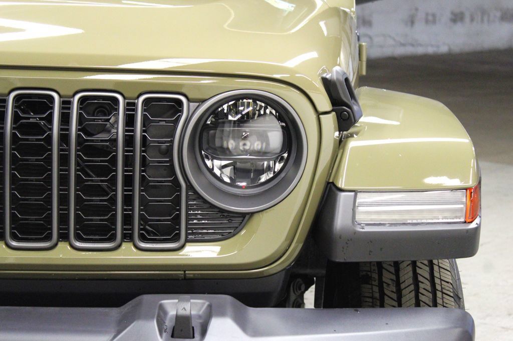 New 2026 Jeep Gladiator Sport AWD/4WD image 32