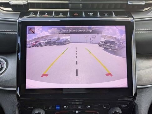 Used 2023 Jeep Grand Cherokee Overland w/ Luxury Tech Group IV RWD image 23