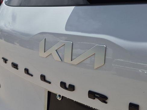 Certified 2022 Kia Telluride SX w/ SX Prestige Package AWD/4WD image 13
