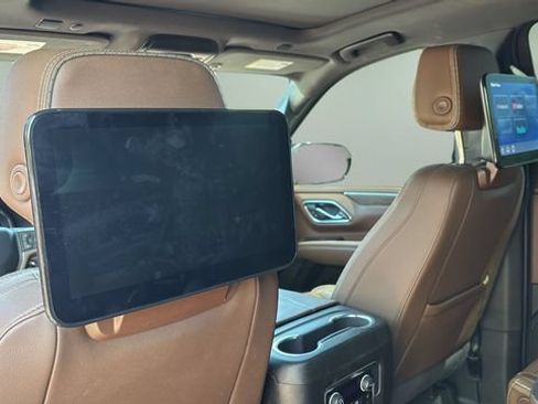 Used 2024 Chevrolet Suburban High Country AWD/4WD image 33