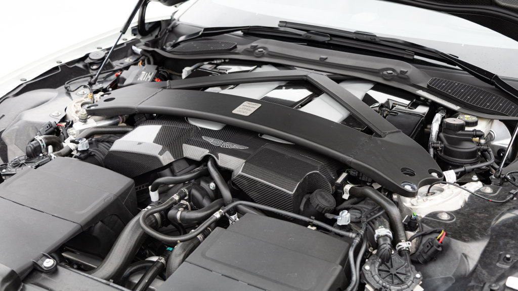 Used 2025 Aston Martin Vanquish RWD image 29
