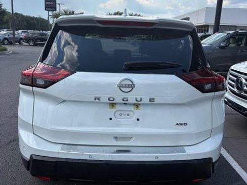 Used 2025 Nissan Rogue SV AWD/4WD image 4