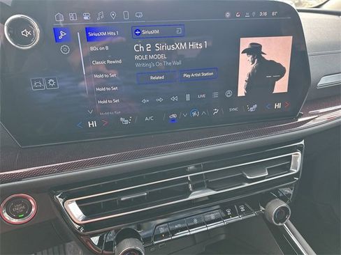 Used 2025 Chevrolet Traverse Z71 w/ Driver Confidence Package image 13