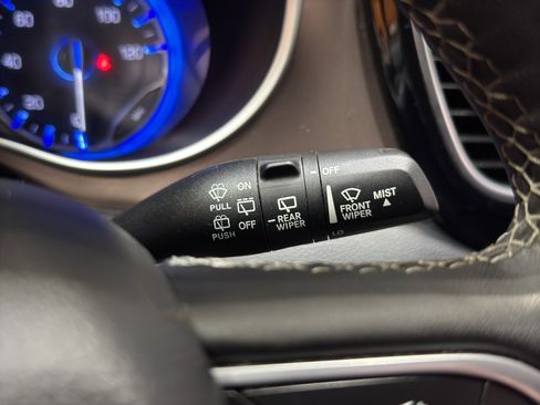 Used 2023 Chrysler Voyager LX image 28