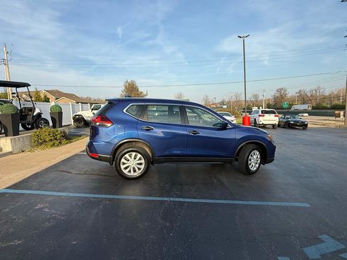 Used 2018 Nissan Rogue S image 2