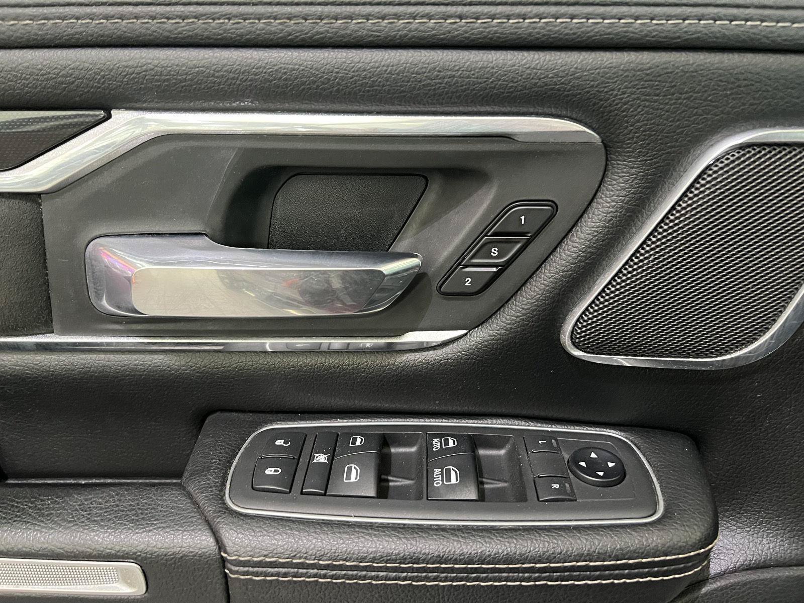 Used 2019 RAM 1500 Laramie AWD/4WD image 11