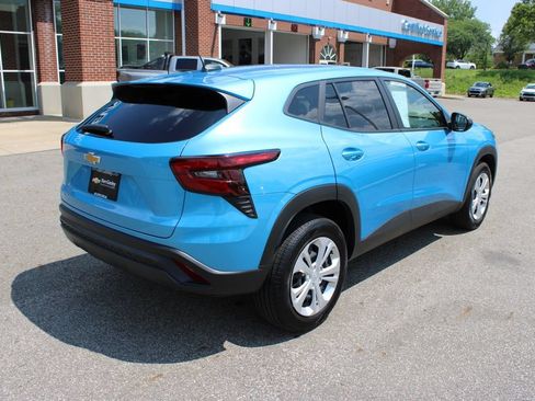 Certified 2025 Chevrolet Trax LS FWD image 29
