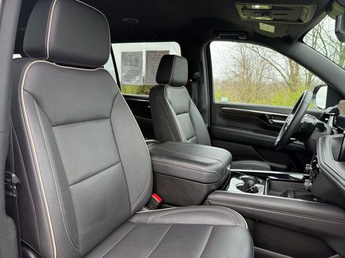 Used 2025 Chevrolet Suburban Premier RWD image 26