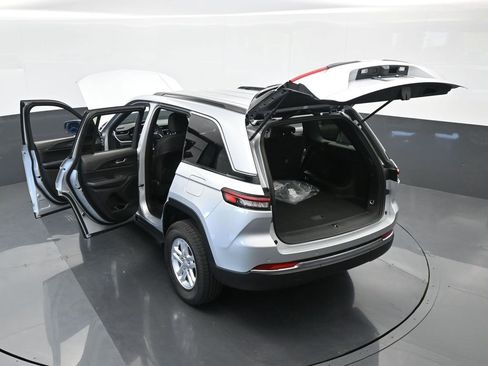 Used 2024 Jeep Grand Cherokee Laredo w/ Trailer Tow Package image 49