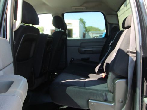 Used 2011 Chevrolet Silverado 2500 W/T w/ Snow Plow Prep Package AWD/4WD image 11