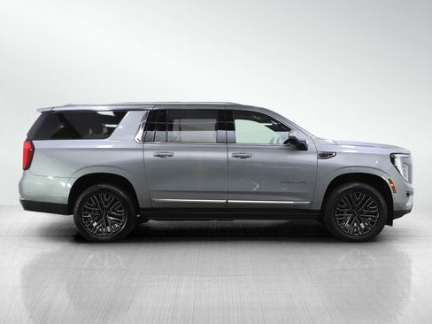Used 2025 GMC Yukon XL Denali w/ Denali Reserve Package image 6