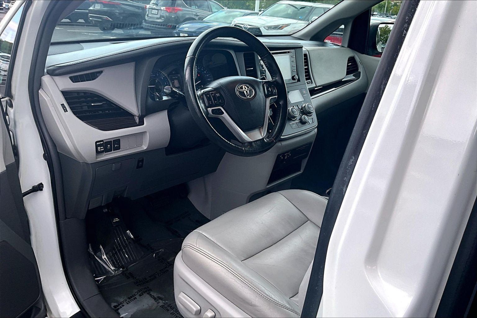 Used 2019 Toyota Sienna XLE w/ XLE Navigation Package AWD/4WD image 13