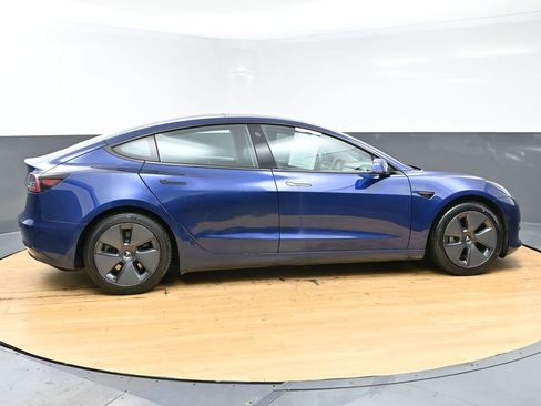 Used 2021 Tesla Model 3 Standard Range Plus image 8