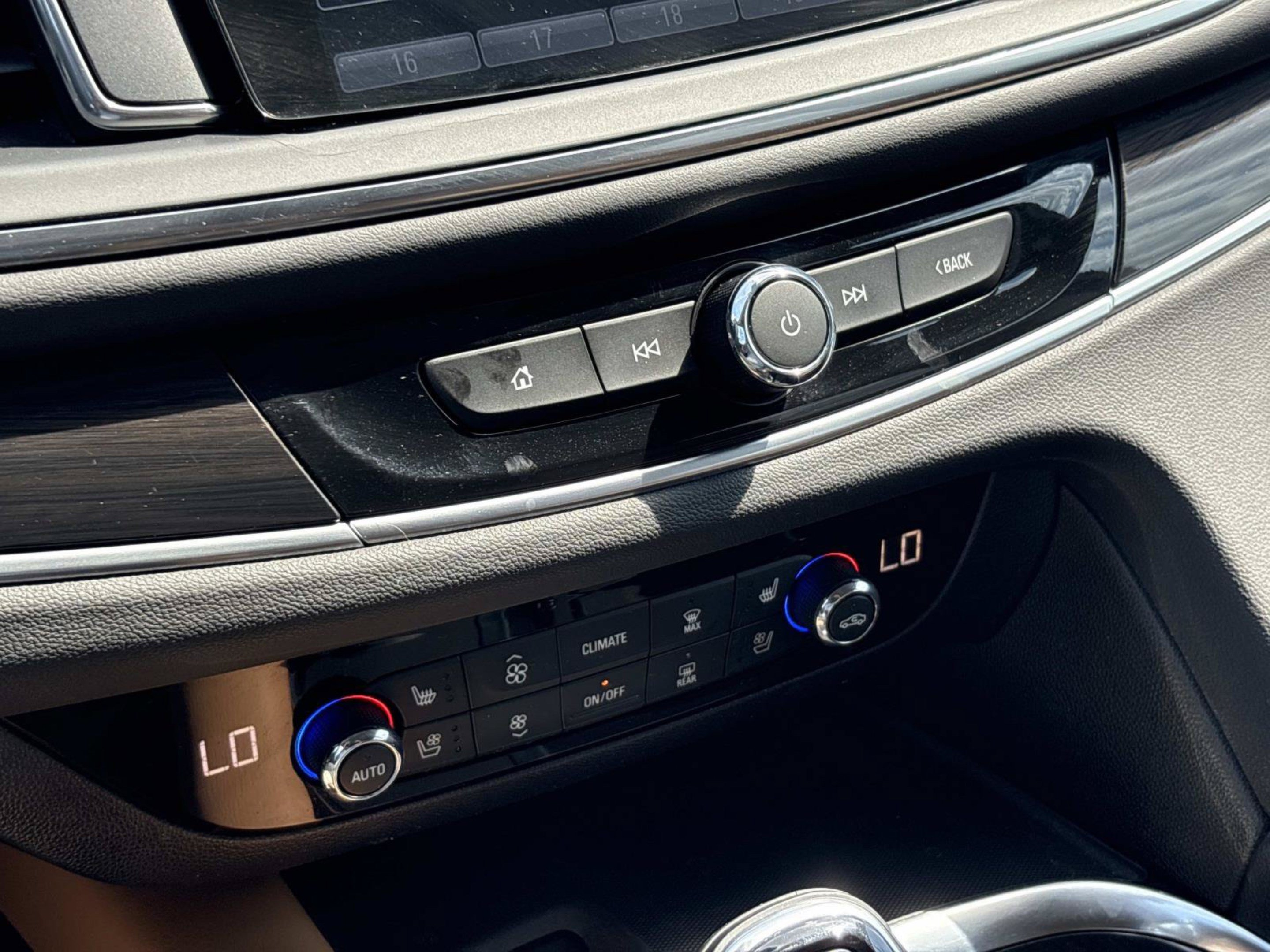 Used 2018 Buick Enclave Premium FWD image 34