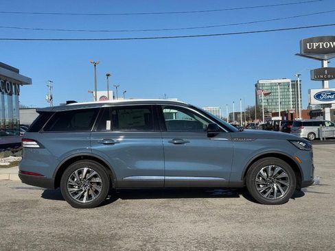 New 2026 Lincoln Aviator AWD image 2