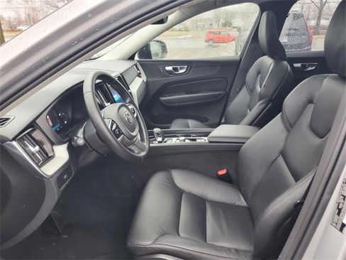 Used 2025 Volvo XC60 B5 Plus image 14