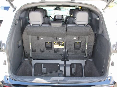 Used 2023 Toyota Sienna XSE w/ XSE Plus Package image 9
