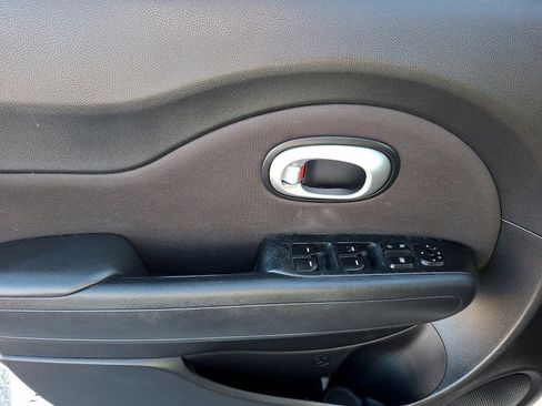 Used 2016 Kia Soul image 12