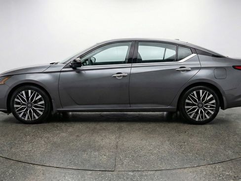 Used 2025 Nissan Altima 2.5 SV image 5