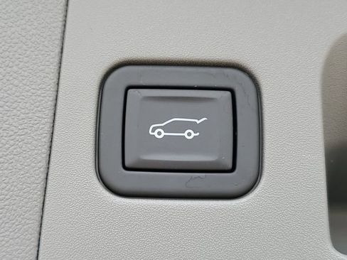 Certified 2024 Cadillac XT5 Premium Luxury w/ LPO, Floor Liner Package AWD/4WD image 33