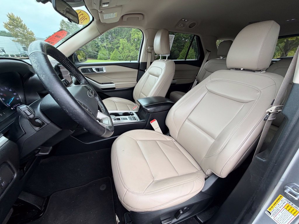 Used 2021 Ford Explorer XLT w/ Equipment Group 202A RWD image 11