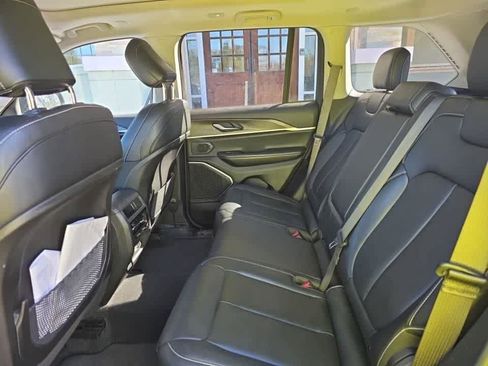 Used 2023 Jeep Grand Cherokee 4WD 4xe image 10