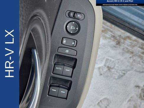 Used 2023 Honda HR-V LX image 12