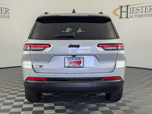 Used 2024 Jeep Grand Cherokee L Altitude RWD image 3