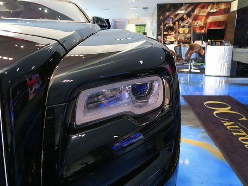 Used 2017 Rolls-Royce Dawn image 28