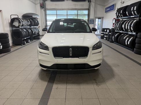 Used 2022 Lincoln Corsair AWD w/ Premium Package image 3