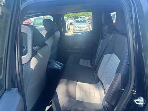 Used 2025 Toyota Tacoma TRD Sport w/ TRD Sport Upgrade Package AWD/4WD image 17