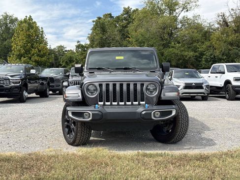 Used 2022 Jeep Wrangler Unlimited Sahara w/ Cold Weather Group AWD/4WD image 2