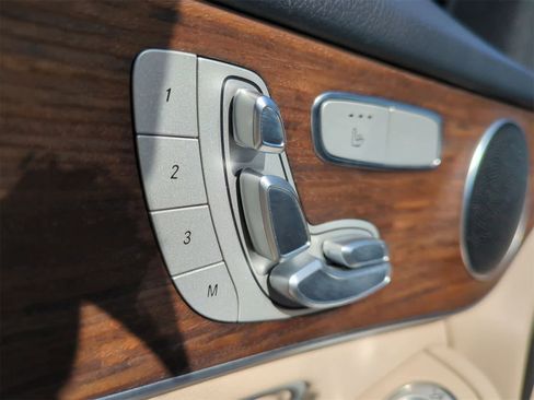 Used 2022 Mercedes-Benz GLC 300 4MATIC w/ Premium Package Lite image 17