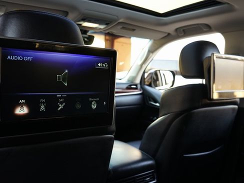 Used 2017 Lexus LX 570 4WD image 22