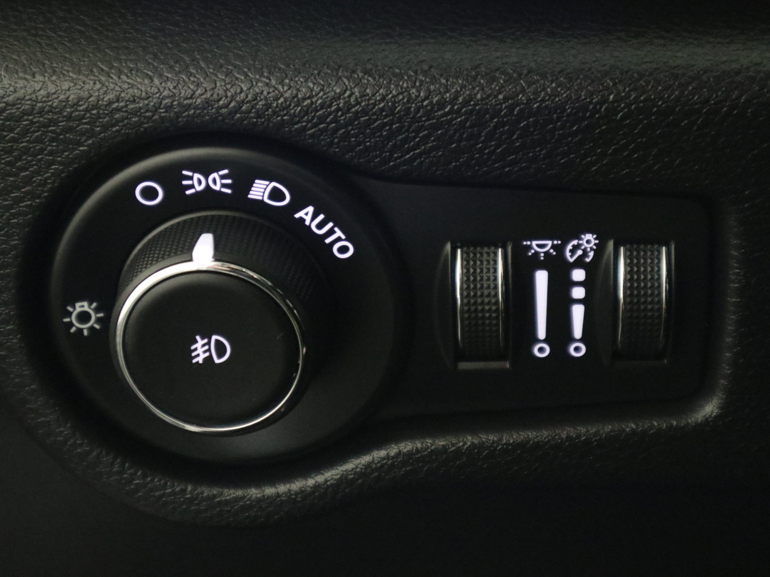Used 2025 Chrysler Pacifica Select FWD image 34