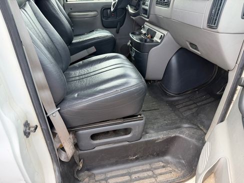 Used 1998 Chevrolet Express 3500 RWD image 11