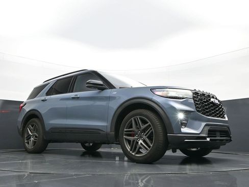 Used 2025 Ford Explorer ST-Line w/ Premium Package RWD image 26