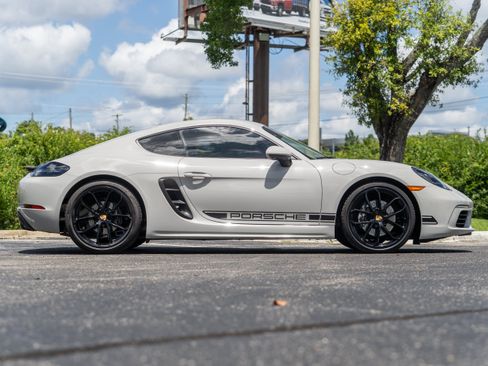 Used 2025 Porsche 718 Cayman RWD image 5