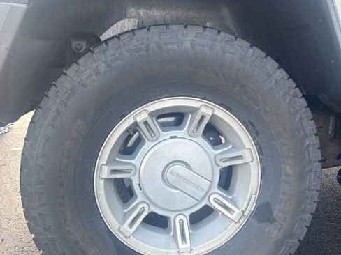 Used 2004 HUMMER H2 Base w/ Preferred Equipment Group image 8