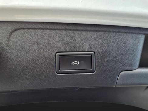 Used 2025 Volkswagen Atlas Cross Sport SEL Premium R-Line image 7