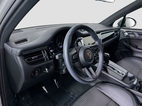 Certified 2023 Porsche Macan AWD/4WD image 4