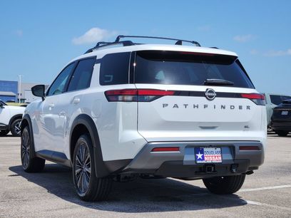 New 2026 Nissan Pathfinder SL w/ SL Premium Package