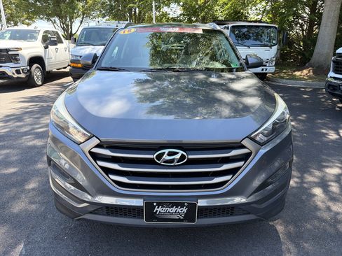 Used 2016 Hyundai Tucson SE w/ Option Group 02 FWD image 3