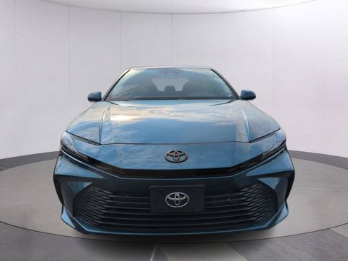 Used 2025 Toyota Camry LE w/ Convenience Package FWD image 8