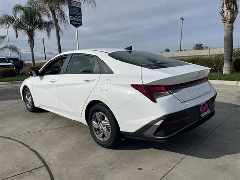 Used 2025 Hyundai Elantra SE image 6