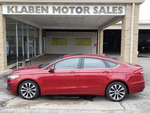 Used 2019 Ford Fusion SE image 2