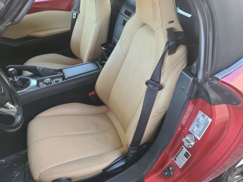 Used 2016 MAZDA MX-5 Miata Grand Touring RWD image 11