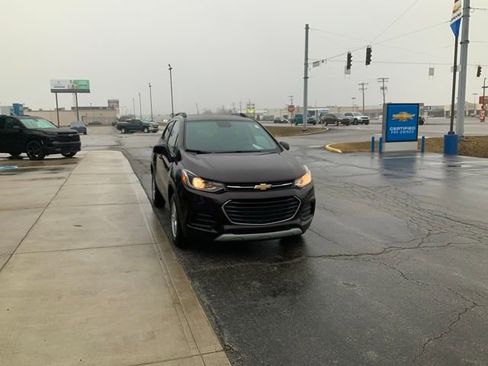 Used 2022 Chevrolet Trax LT w/ LT Convenience Package image 4